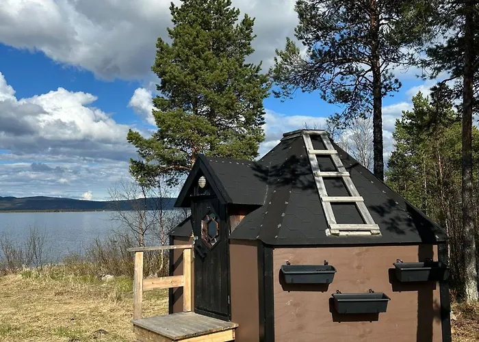 Camp Caroli Hobbit Hut
