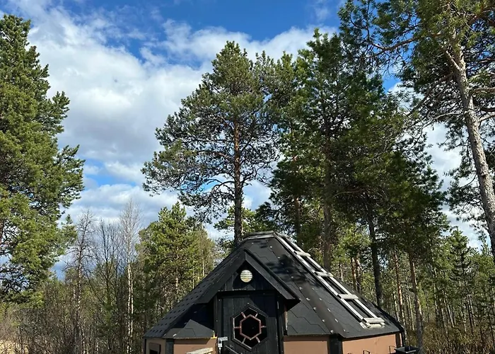 Camp Caroli Hobbit Hut