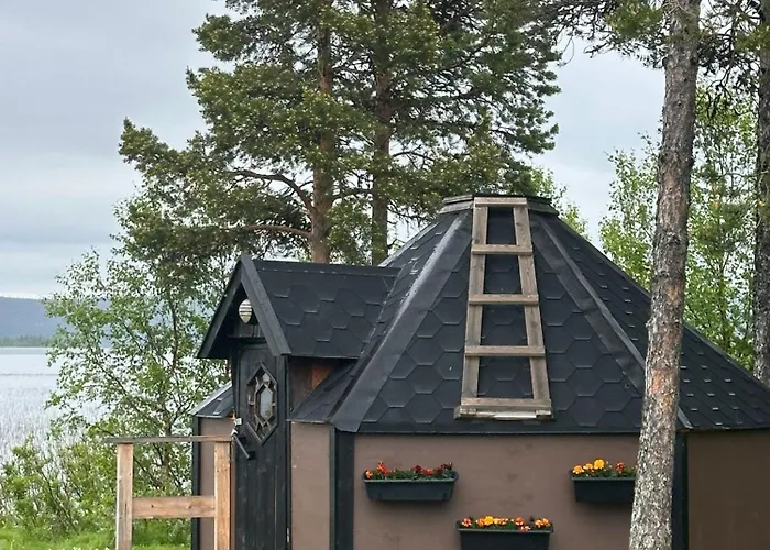 Camp Caroli Hobbit Hut