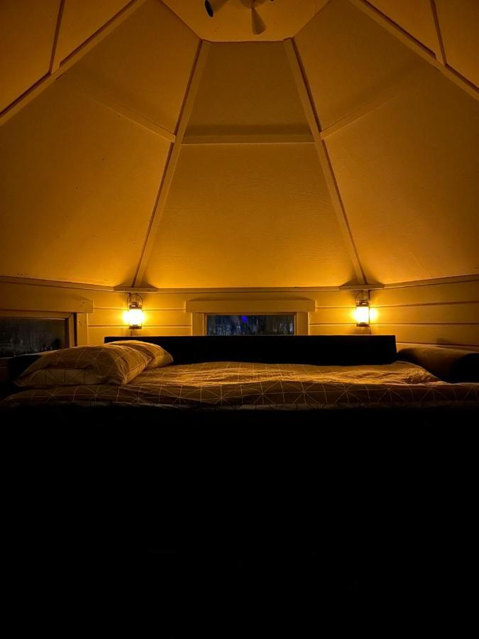 Camp Caroli Hobbit Hut * Jukkasjärvi