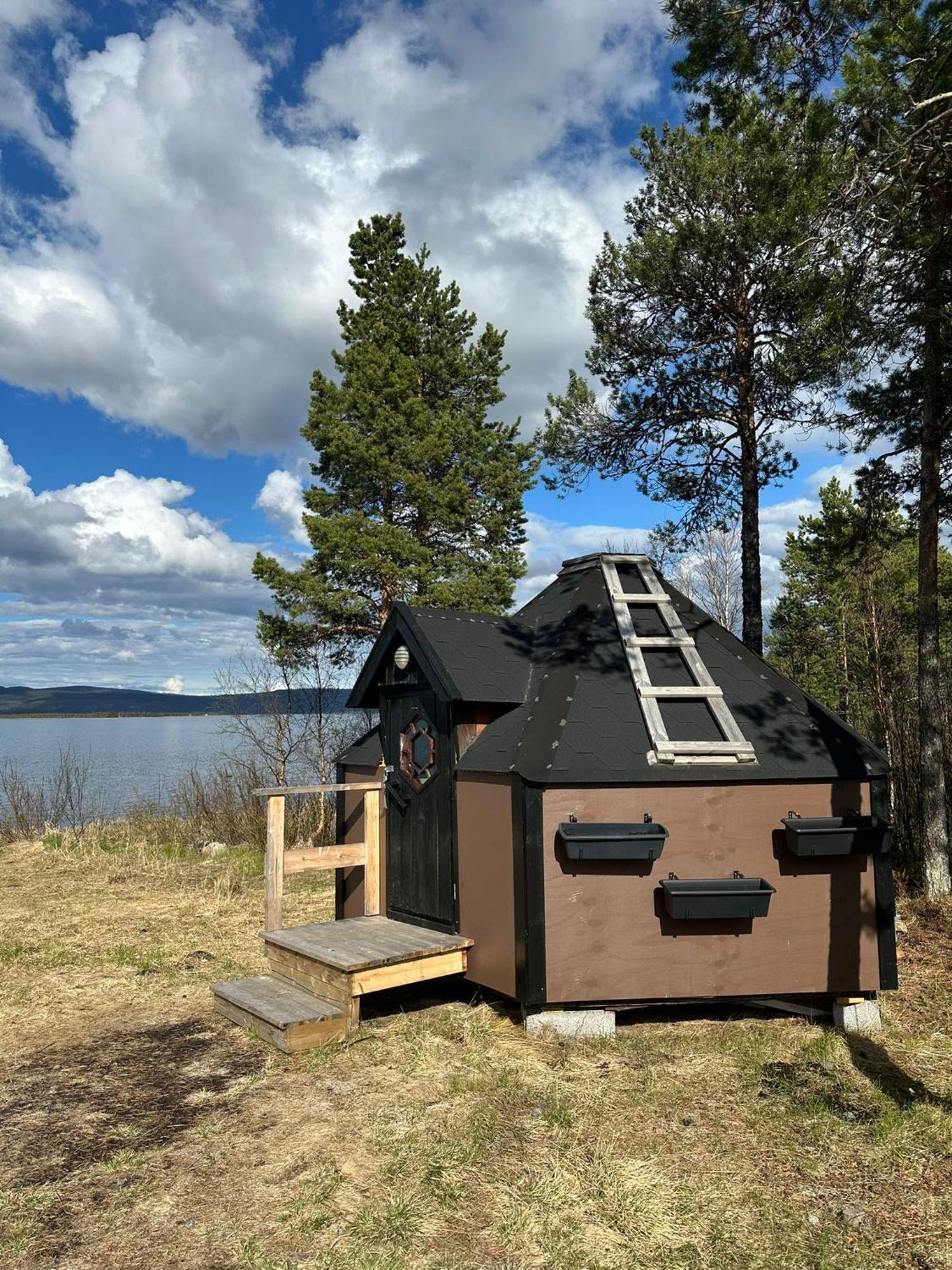 Camp Caroli Hobbit Hut