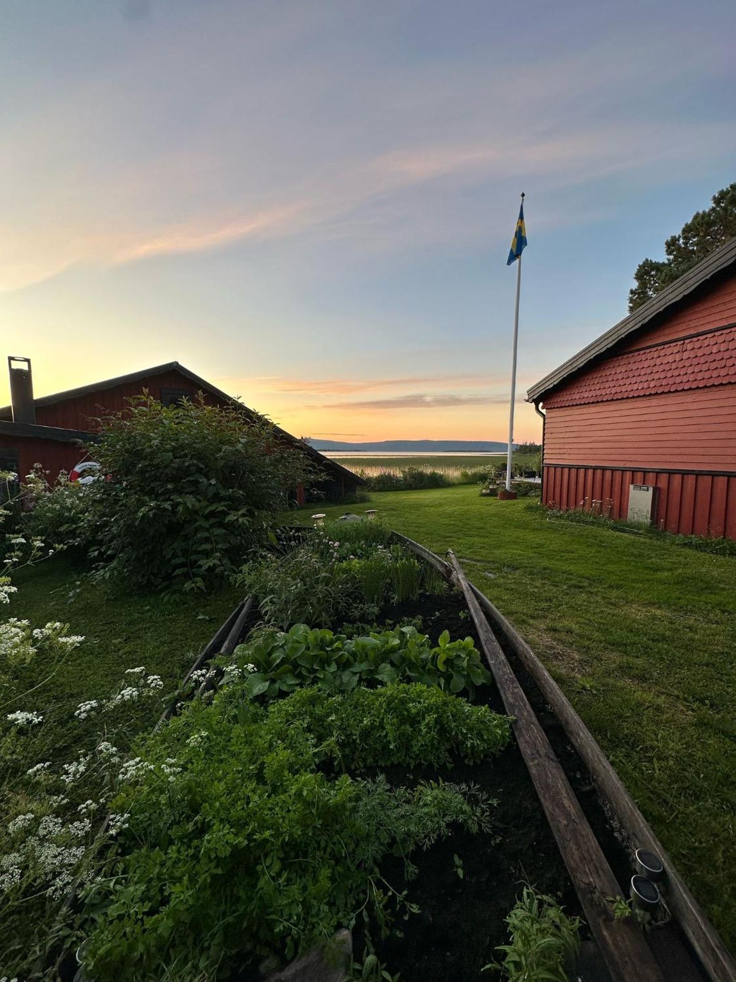 Camp Caroli Hobbit Hut Alpstuga Jukkasjärvi