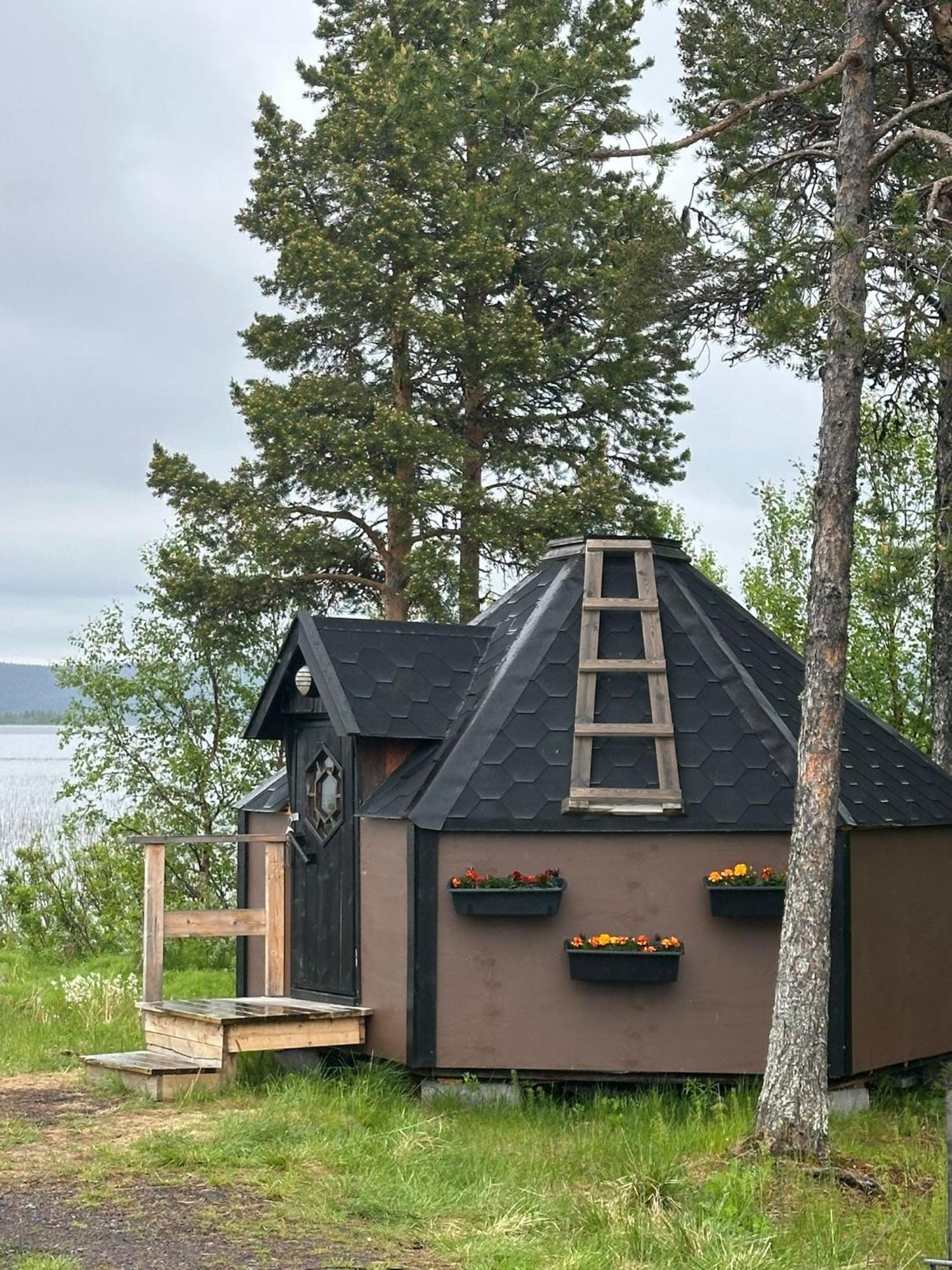Camp Caroli Hobbit Hut